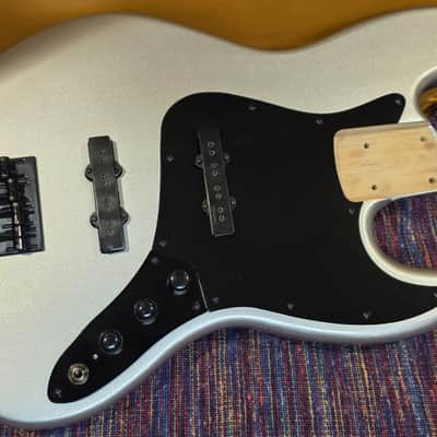 Squier Jazz Bass Loaded Body image 1