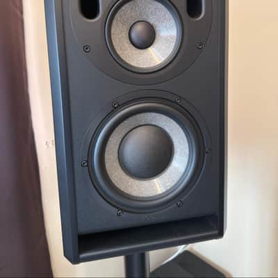 Focal Trio6 8-inch Powered Studio Monitor Pair - Black image 8
