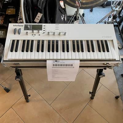 Waldorf Blofeld Keyboard 49-Key Synthesizer 2009 - Present - White