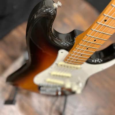Fender Stratocaster 1984-1987 - Sunburst image 6