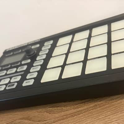 Native Instruments Maschine Mikro 2010s - Black image 1