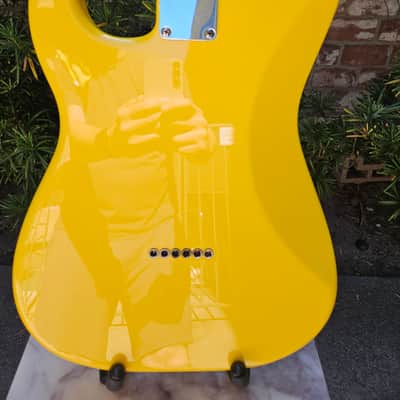 Fender Tom DeLonge Signature Stratocaster Graffiti Yellow image 10