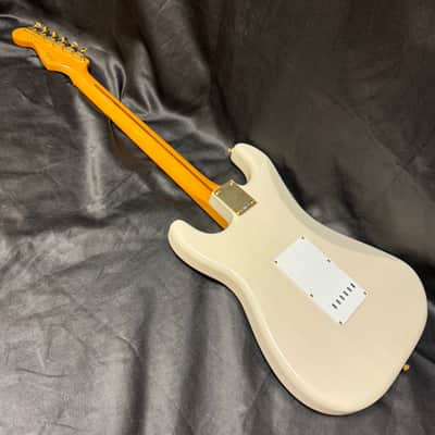 Fender Limited Edition Vintera III Late '50s Stratocaster White Blonde w/ Deluxe Gig Bag image 6