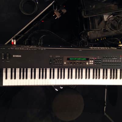 Yamaha S80 Fully Weighted Hammer-Action 88 Key Digital Piano image 3