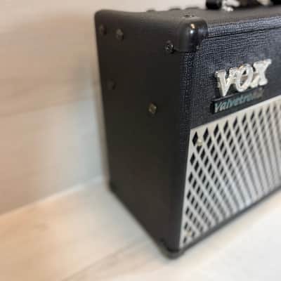 Vox Valvetronix AD15VT 15W 1x8 Modeling Guitar Combo Amp 2004-2008 image 7