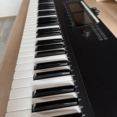 Native Instruments Komplete Kontrol S61 Mk2 - Black image 4