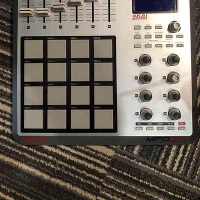 Akai MPD24 MIDI Controller  2010s - Silver