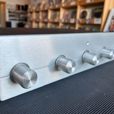 Golden Tube by Solo Electronics SE 40 Amp & Sep 1 Pre Amp 2000 approximately - Black & Silver image 3