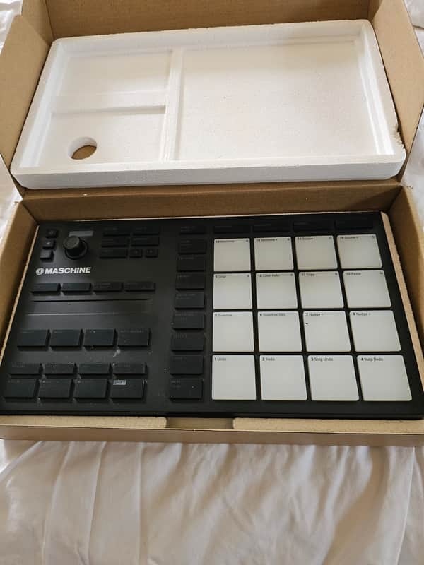 Native Instruments Maschine Mikro MKIII 2017 - Black image 1