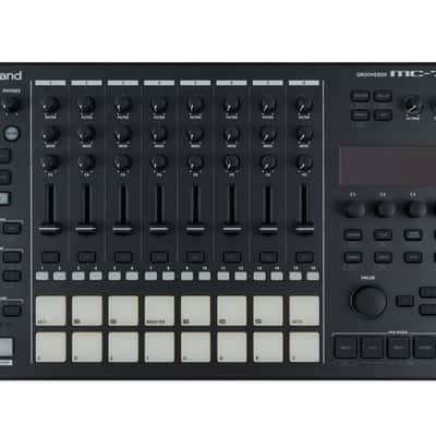 Roland MC-707 Groovebox [USED]