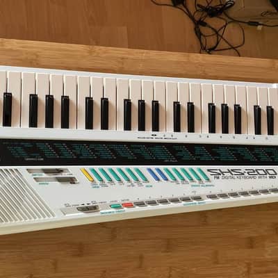 Vintage Yamaha SHS-200 FM Digital Keyboard with MIDI – Excellent Condition