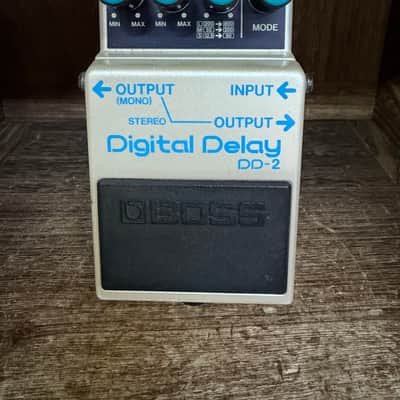 ギター BOSS DIGITAL deley DD-2 Boss DD-2 Digital Delay W/Box 1985 Vintage Guitar Pedal Made in