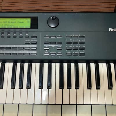 Roland XP-80 76-Key 64-Voice Music Workstation Keyboard 1999 - 2004 - Black image 7