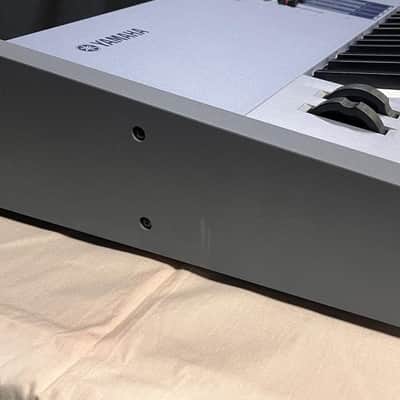 Yamaha Motif ES 8 Production Synthesizer 2000s - Gray image 2