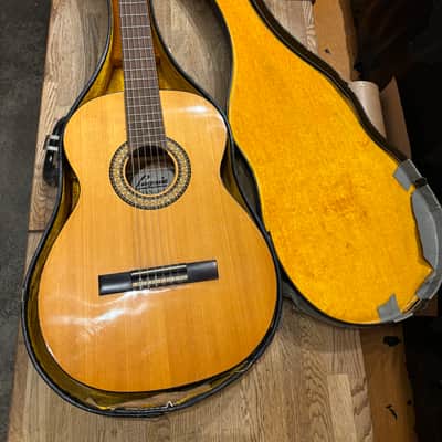 Vintage Cool chipboard case for a small steel or nylon string guitar image 7
