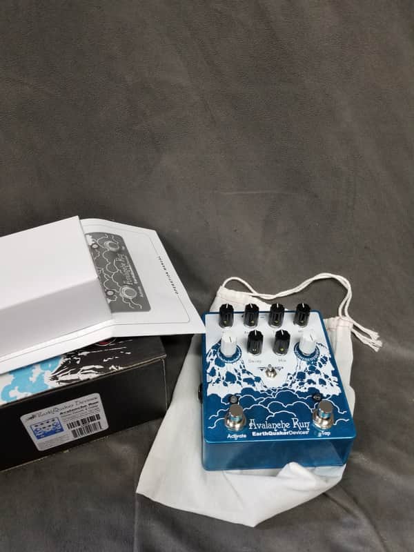 EarthQuaker Devices Avalanche Run Stereo Reverb & Delay with Tap Tempo V2 image 1