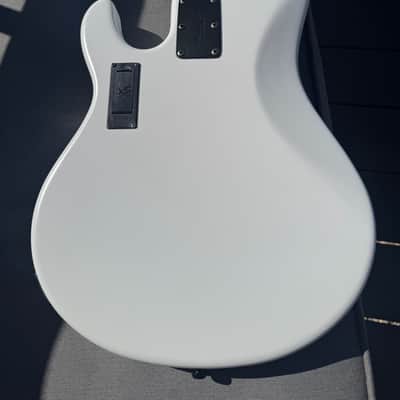 Ernie Ball Music Man StingRay5 H – Stealth Pearl / Ebony Board – Rare Finish image 3