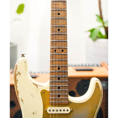Luxxtone Choppa S Heavy Aging HSS-Cream w/Gold Anodized Pickguard & 1-Piece Roasted Flame Maple Neck image 3