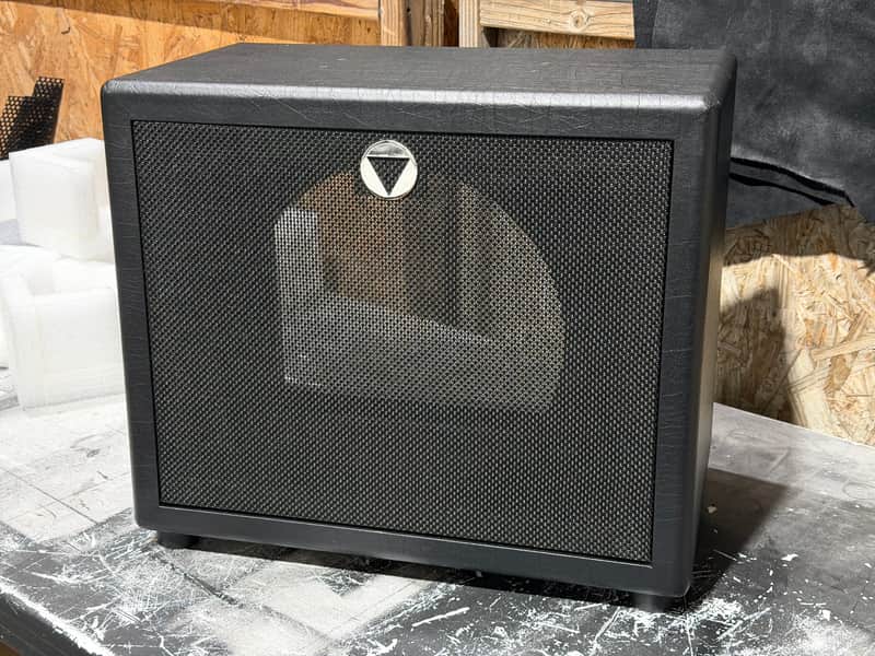 VBoutique USA VCube Unloaded Oval Back 1 x 12 Ext. Cabinet 1 Remaining image 1