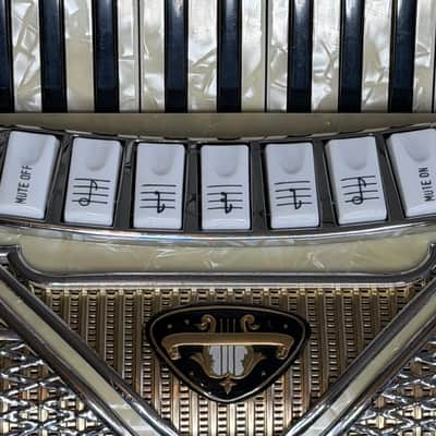 Pearl White Universal Piano Accordion LM (41Key/120Bass) W/ Microphones image 3