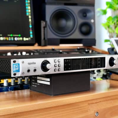 Universal Audio Apollo 8 QUAD Thunderbolt Audio Interface Silver image 3