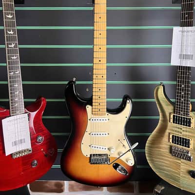 Fender American Standard Stratocaster 3-Color Sunburst 2004 Electric Guitar image 2