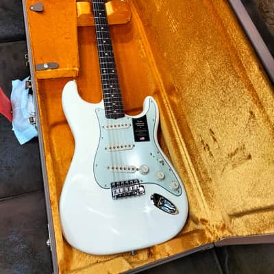 Fender American Vintage II 1961 Stratocaster, Rosewood Fingerboard, Olympic White image 6