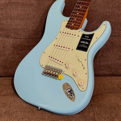 Fender Vintera III Early '60s Stratocaster with Fender Deluxe Gig Bag and Case Candy 2026 Model in Sonic Blue image 4