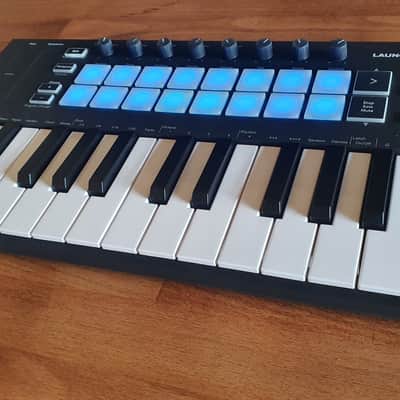 Novation Launchkey Mini MK3 + Hard Case — Excellent Condition image 3