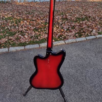 Silvertone Hornet Bass 1966 Red Burst image 6