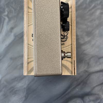 EarthQuaker Devices Hoof Hybrid Fuzz 20th Anniversary Edition 2024 - Platinum Vein / Black image 3