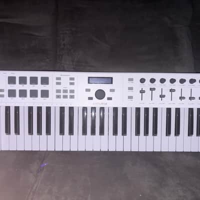 Arturia KeyLab Essential 49 MIDI Controller 2017 - Present - White image 1