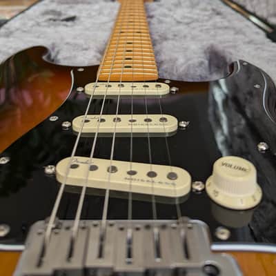 Fender American Ultra Luxe Stratocaster with Maple Fretboard 2021 - 2024 - 2-Color Sunburst image 11