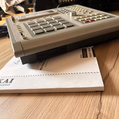 Akai MPC3000 with the original manual + multicore + new floppies + coaxial cable image 6