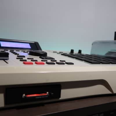 Custom Akai MPC 2000XL - 32MB RAM - 8 Outputs - CF Card Reader - NEW LCD + MORE image 4