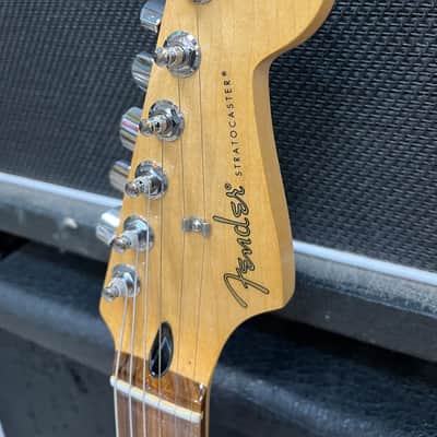 Fender Limited Edition Player Stratocaster with Pau Ferro Fretboard 2022 - Shell Pink image 8