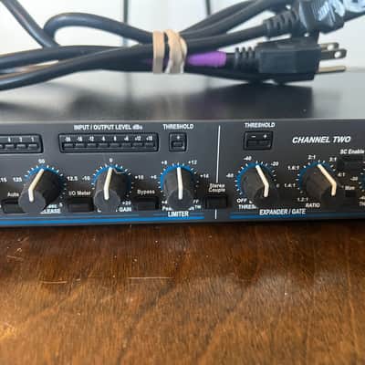 dbx 1066 Dual-Channel Compressor / Limiter / Gate with IEC power cable and rack mount bolts/washers image 3
