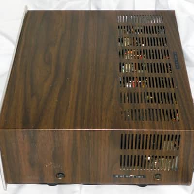 Marantz 1040 stereo amplifier with original box and foam recently serviced image 5
