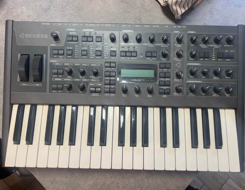 Immagine Access Virus TI2 Dark Star 37-Key Digital Synthesizer 2009 - 2023 - Black - 1