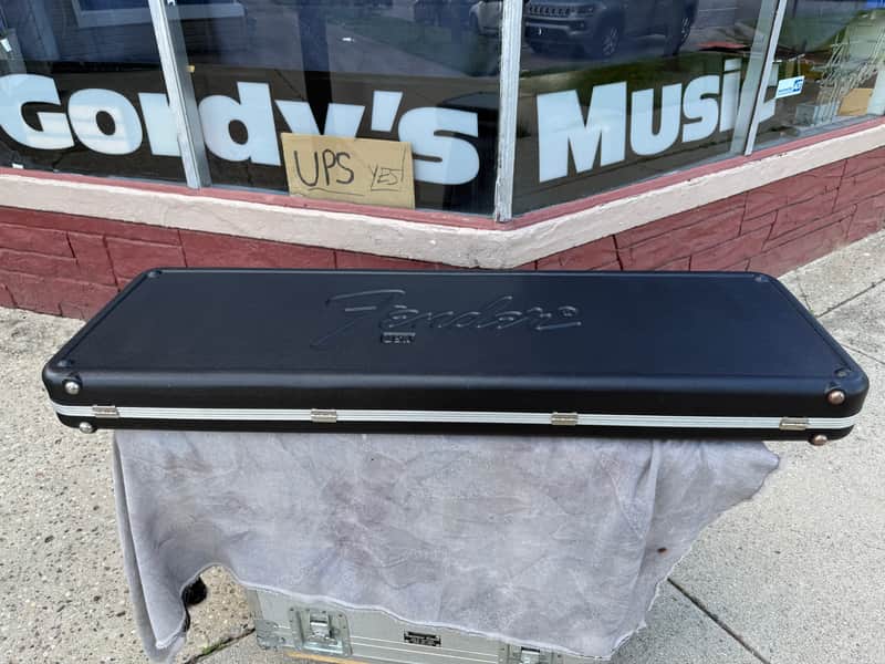 VINTAGE FENDER BASS CASE 1970s-80s - BLACK *near MINT!* image 1