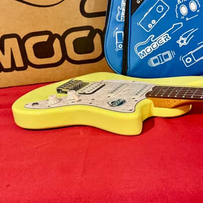 Mooer Guitars MLT10 (Travel/ Short Scale) CANDY YELLOW 2025 Super Light 2,5Kg image 11