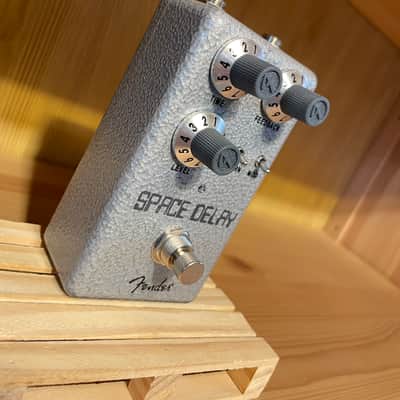 Fender Hammertone Space Delay 2022 - Present - Hammered Metal image 2