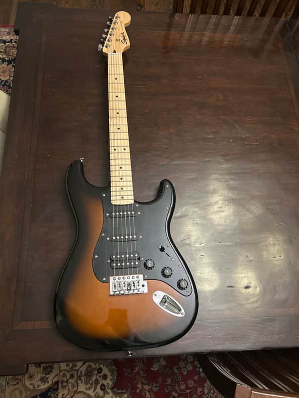 Squier Sonic Stratocaster 2023 - Present - 2-Color Sunburst image 1