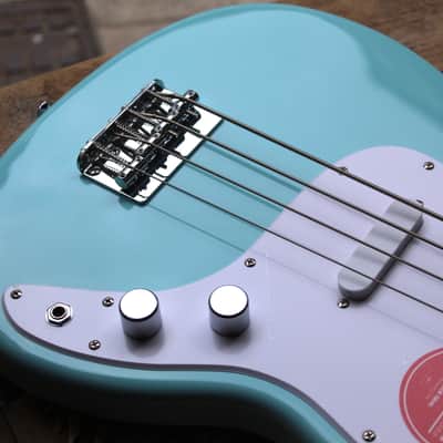 SQUIER "Sonic® Bronco™ Bass, Laurel Fingerboard, White Pickguard, Daphne Blue" 3, 30 KG image 3