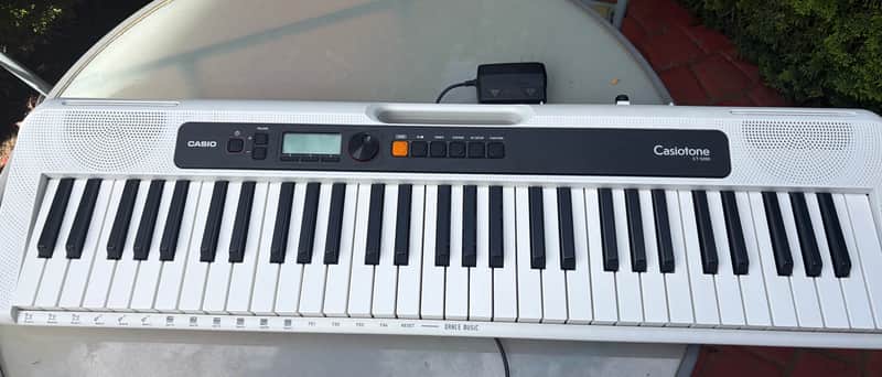 Casio CT-S200 Casiotone 61-Key Portable Keyboard 2010s - White image 1