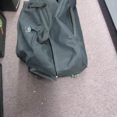 Gator 15" Eon G2 speaker bag with wheels used image 2