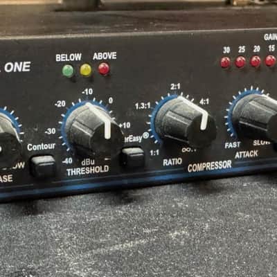 DBX 166XL Compressor/Limiter/Gate 2-Channel Rack Unit (Used) image 2