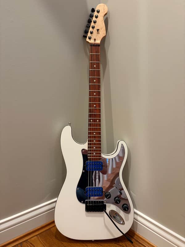 Unbranded Stratocaster partscaster - White w/black binding image 1
