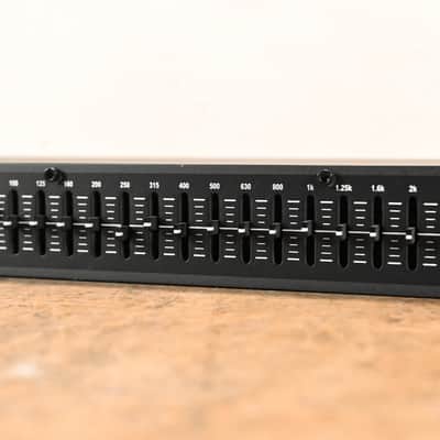 dbx 131 31-Band Graphic Equalizer CG01VRG image 3