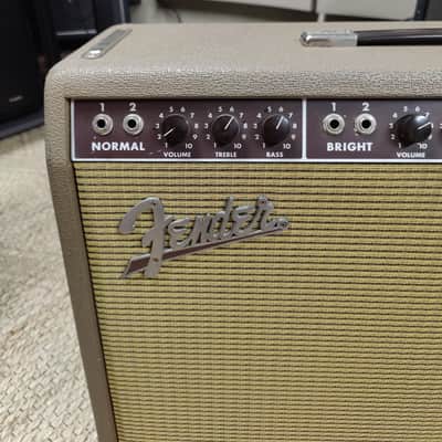 Fender '63 Vibroverb Reissue 40-Watt 2x10" Guitar Combo 1990 - 1995 - Brown Tolex image 4